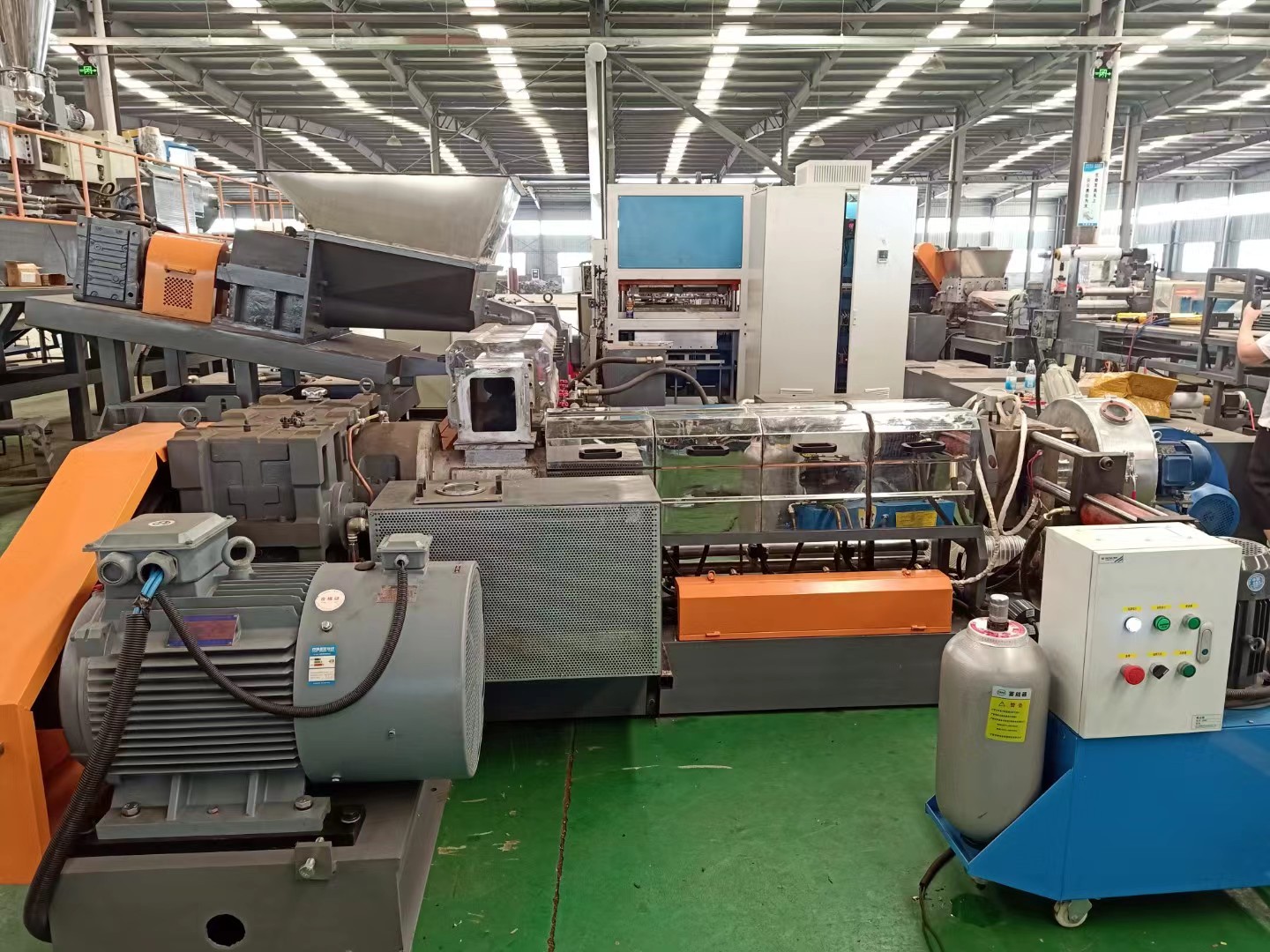 碳酸鈣母粒造粒機(jī)_高填充母粒造粒機(jī)