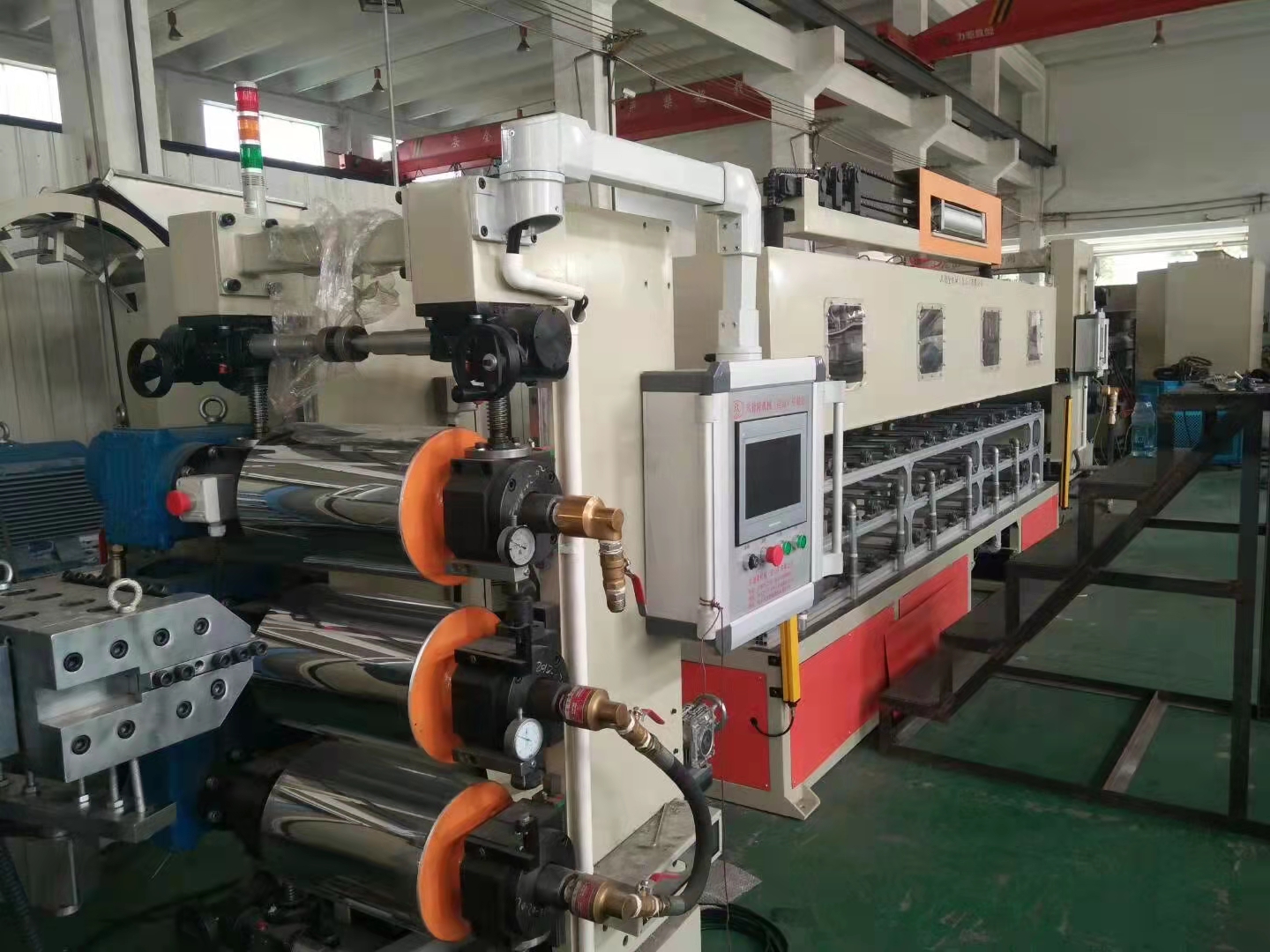 POe汽車內(nèi)飾片擠出機(jī)_POe汽車內(nèi)飾片擠出機(jī)