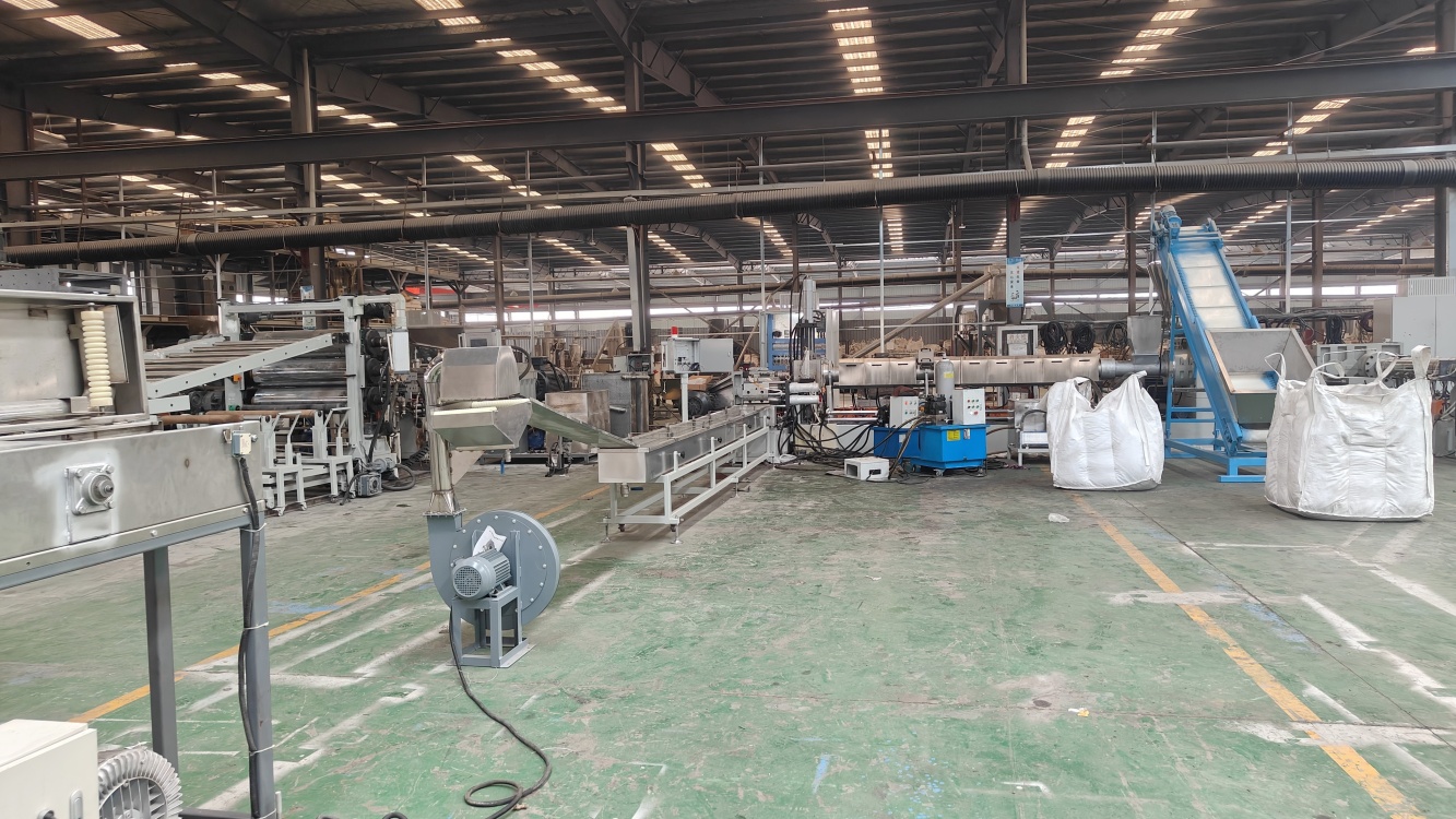 低煙無鹵料造粒機(jī)__電纜料造粒機(jī)_PVC 電纜料造粒機(jī)